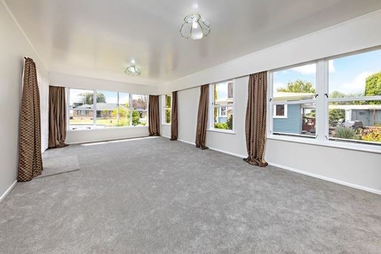 Photo of property in 15 Salas Place, Papakura, 2110