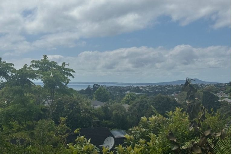 Photo of property in 2/823 East Coast Road, Northcross, Auckland, 0630