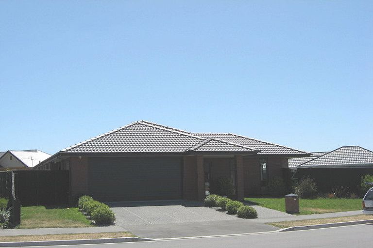 Photo of property in 18 Pohutukawa Crescent, Parklands, Christchurch, 8083