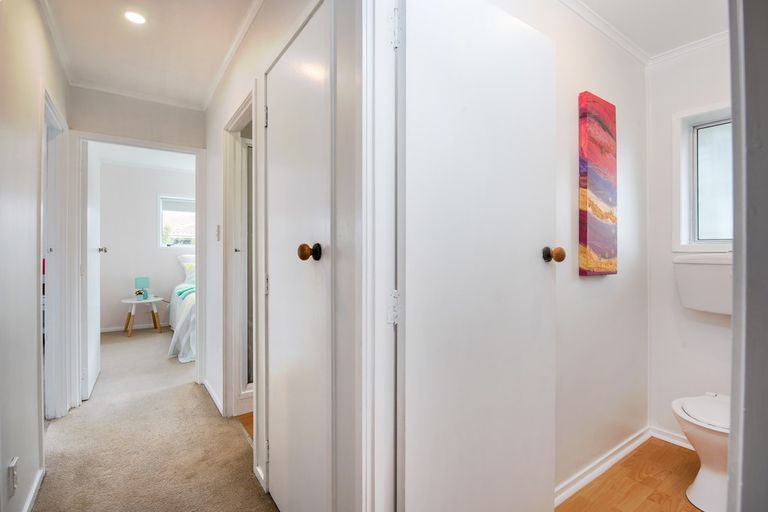 Photo of property in 5 Palm Court Drive, Glen Eden, Auckland, 0602