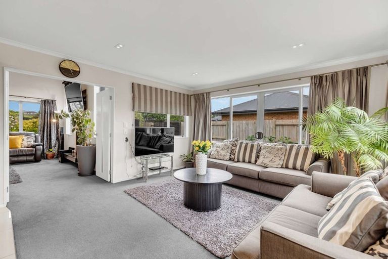 Photo of property in 5 Chestnut Close, Kelvin Grove, Palmerston North, 4414