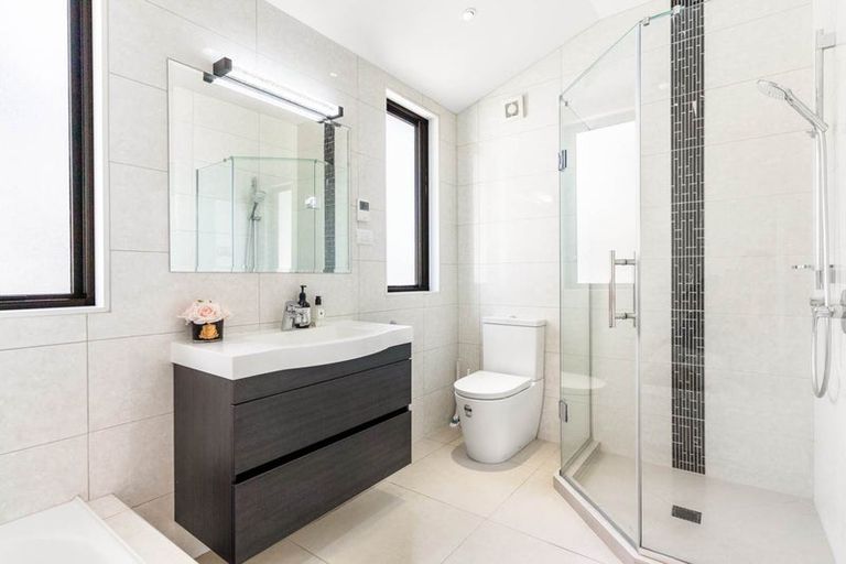 Photo of property in 40 Silver Moon Road, Albany Heights, Auckland, 0632