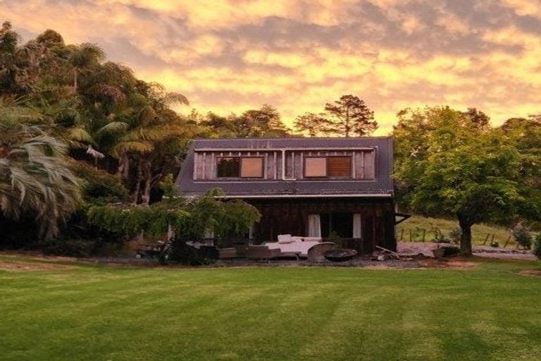 Photo of property in 195 Orere-matingarahi Road, Orere Point, Papakura, 2585