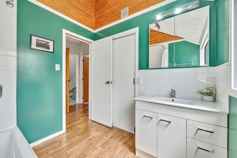 Photo of property in 38 Eugenia Rise, Totara Heights, Auckland, 2105