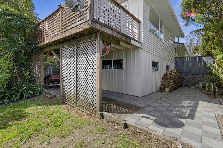 Photo of property in 6 Peach Tree Grove, Maungaraki, Lower Hutt, 5010