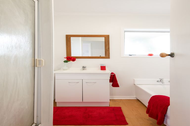 Photo of property in 5 Palm Court Drive, Glen Eden, Auckland, 0602