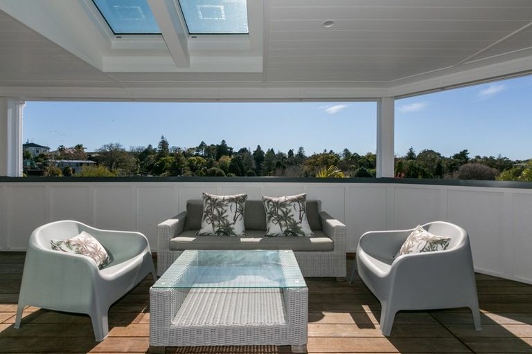 Photo of property in 7 Enfield Road, Hospital Hill, Napier, 4110