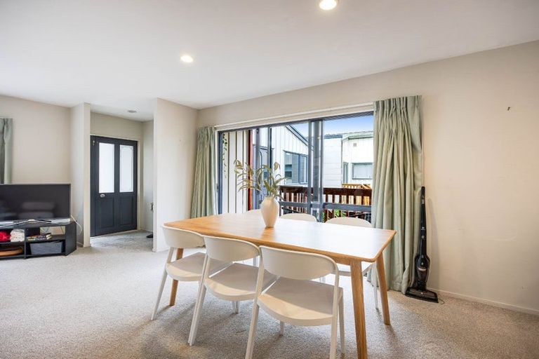 Photo of property in 10b Elliston Crescent, Stanmore Bay, Whangaparaoa, 0932