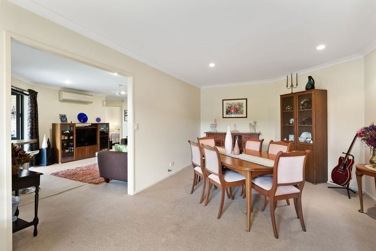 Photo of property in 34 Fleetwood Drive, Henderson, Auckland, 0612