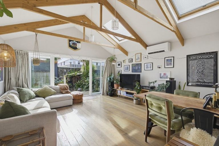 Photo of property in 39 Normanby Street, Newtown, Wellington, 6021
