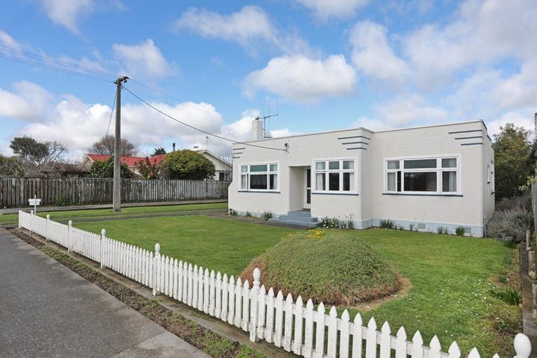 Photo of property in 18 Hammond Street, Marton, 4710