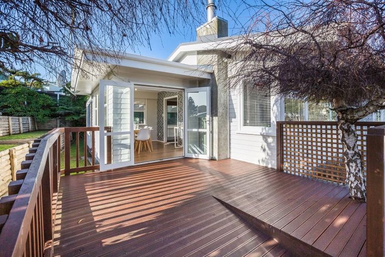 Photo of property in 11 Cara Crescent, Paparangi, Wellington, 6037