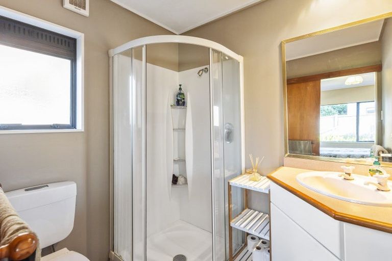 Photo of property in 15 Pine Ridge Terrace, Waikanae Beach, Waikanae, 5036