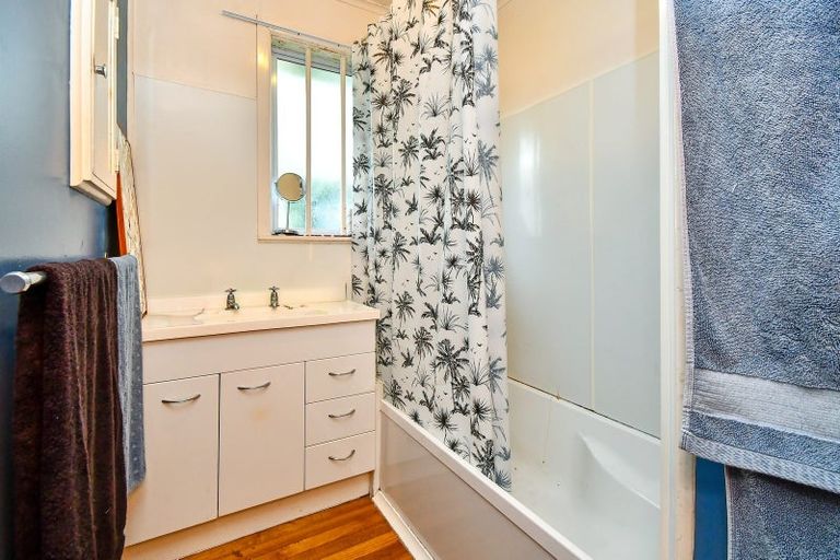 Photo of property in 51 Myers Road, Manurewa East, Auckland, 2102