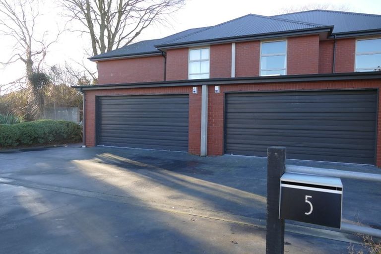 Photo of property in 17d Athol Terrace, Upper Riccarton, Christchurch, 8041