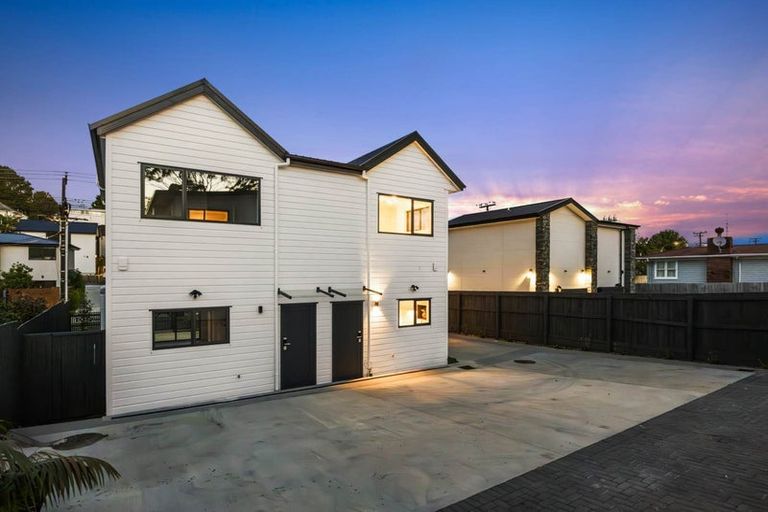 Photo of property in 5/81 Vodanovich Road, Te Atatu South, Auckland, 0610