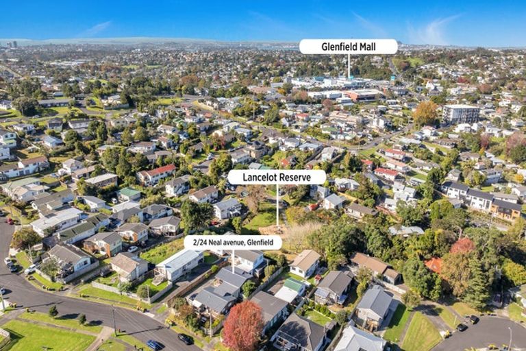 Photo of property in 2/24 Neal Avenue, Glenfield, Auckland, 0629