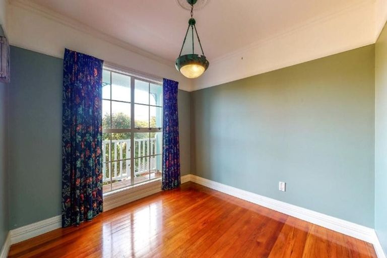 Photo of property in 24 Saunders Close, Whitby, Porirua, 5024