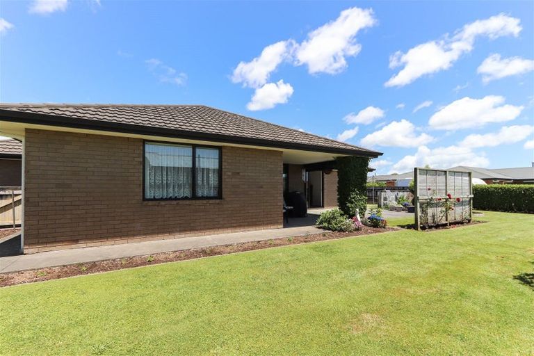 Photo of property in 16 Kahikatea Street, Inglewood, 4330