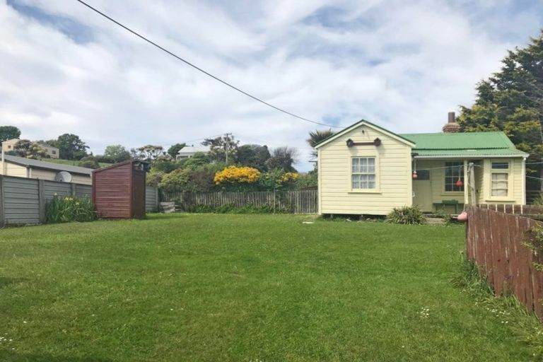 Photo of property in 3 Rimu Street, Kaka Point, 9271
