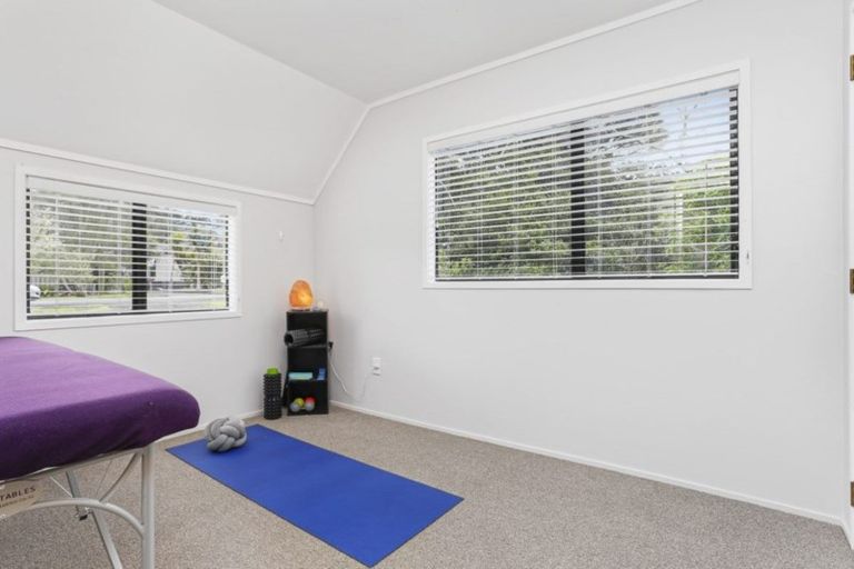 Photo of property in 27 Awhiorangi Promenade, Swanson, Auckland, 0816