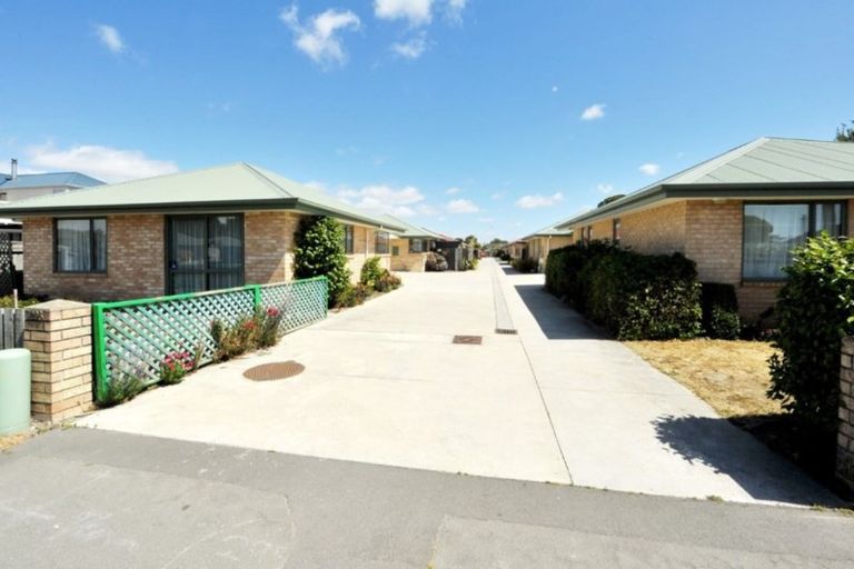 Photo of property in 2/295 Pages Road, Wainoni, Christchurch, 8061