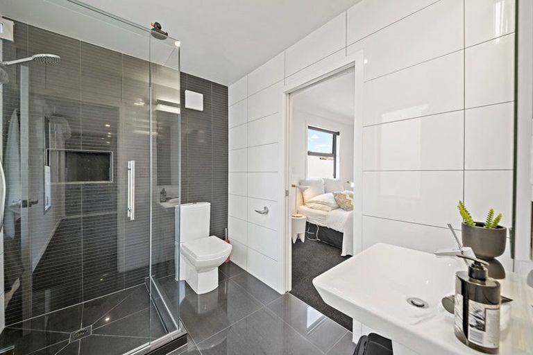 Photo of property in 1/58 The Parade, Bucklands Beach, Auckland, 2012