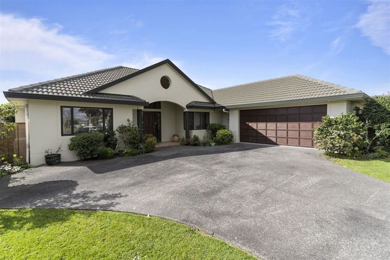 Photo of property in 12 Moy Place, East Tamaki Heights, Auckland, 2016
