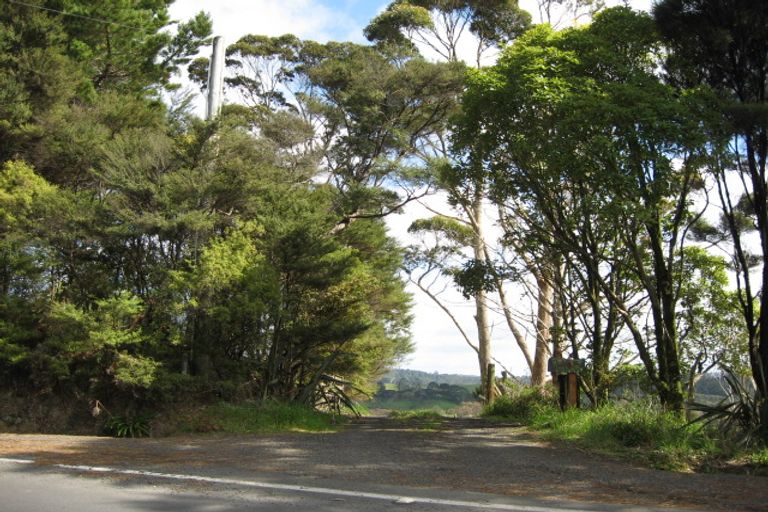 Photo of property in 209 Forest Road, Waiatarua, Auckland, 0612