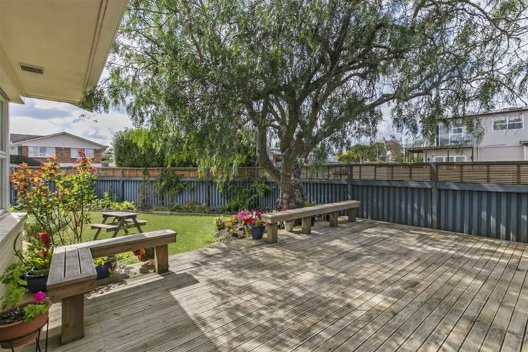 Photo of property in 2/1 Hemsway Place, Sunnyhills, Auckland, 2010
