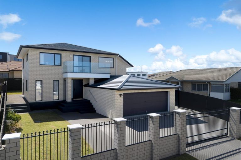 Photo of property in 93 Waitaki Street, Henderson, Auckland, 0612