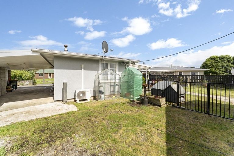 Photo of property in 16 Totara Street, Otaki, 5512