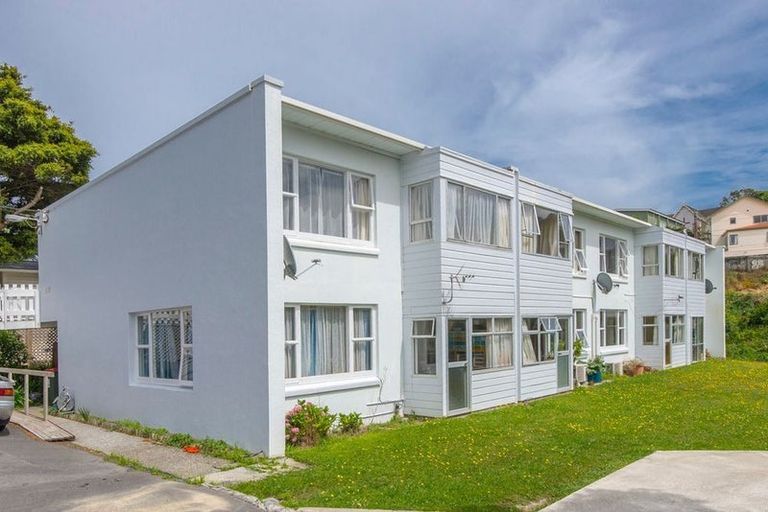 Photo of property in 2/18 Agra Crescent, Khandallah, Wellington, 6035