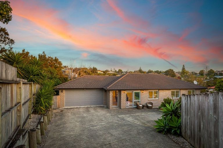 Photo of property in 12 Nirmal Place, Sunnyvale, Auckland, 0612