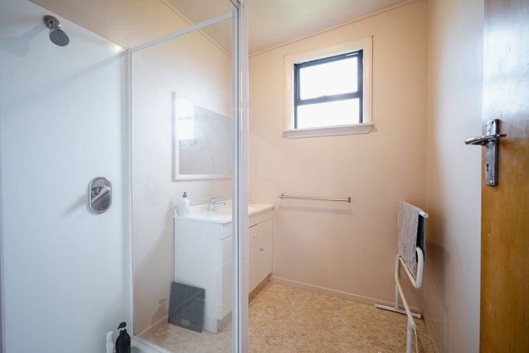 Photo of property in 11 Gull Street, Waihola, Milton, 9073