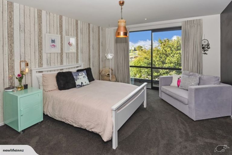 Photo of property in 64b Heathcote Road, Castor Bay, Auckland, 0620