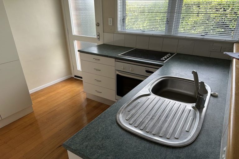 Photo of property in 1/9 East Coast Road, Milford, Auckland, 0620