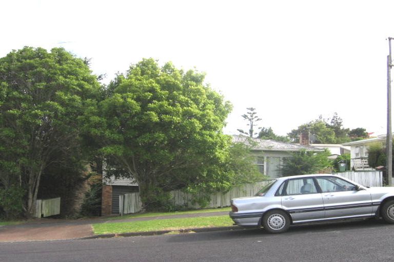 Photo of property in 1/7-9 Neal Avenue, Glenfield, Auckland, 0629
