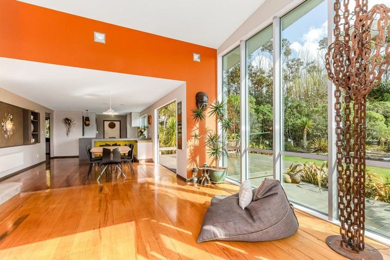 Photo of property in 21 Paekakariki Hill Road, Pauatahanui, Porirua, 5381