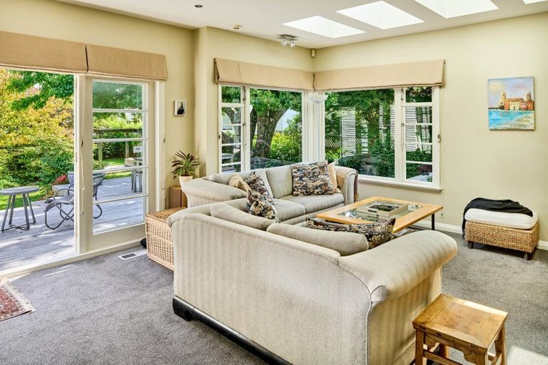 Photo of property in 33 Cheviot Road, Lowry Bay, Lower Hutt, 5013