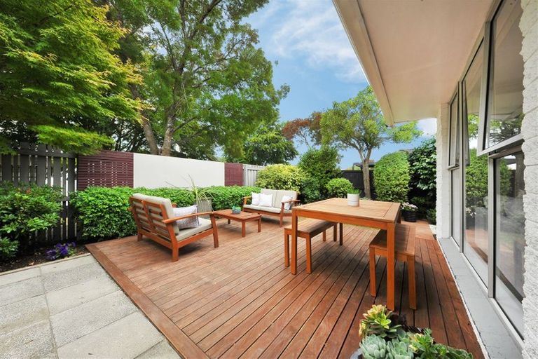 Photo of property in 35 Montclare Avenue, Avonhead, Christchurch, 8042