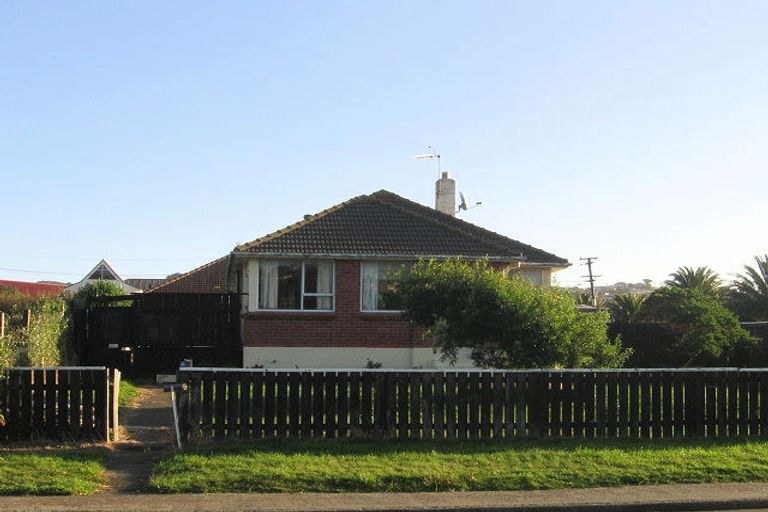 Photo of property in 102 Main Road, Titahi Bay, Porirua, 5022