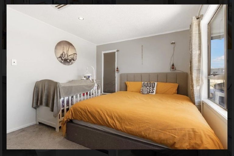 Photo of property in 14 Rena Place, West Harbour, Auckland, 0618