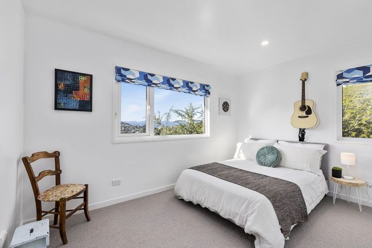 Photo of property in 3 Doris Gordon Crescent, Crofton Downs, Wellington, 6035