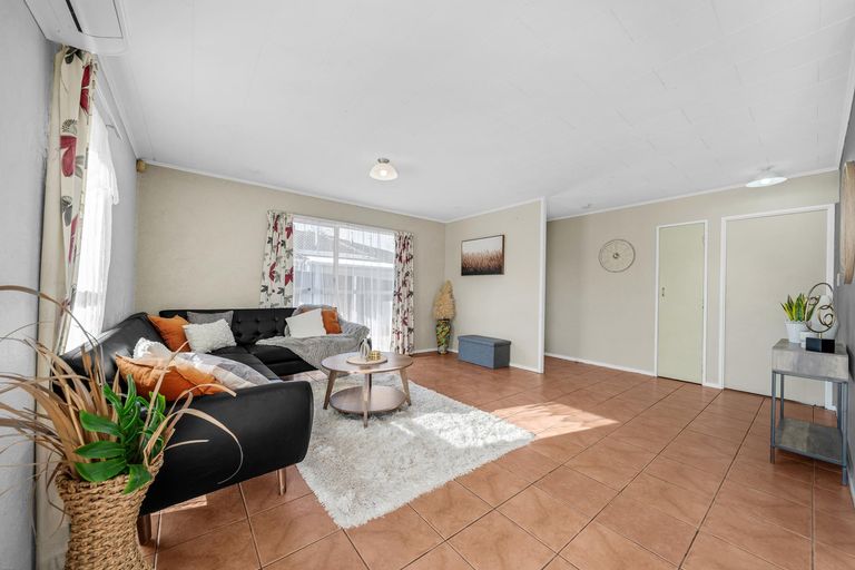 Photo of property in 9 Chibnall Place, Conifer Grove, Takanini, 2112