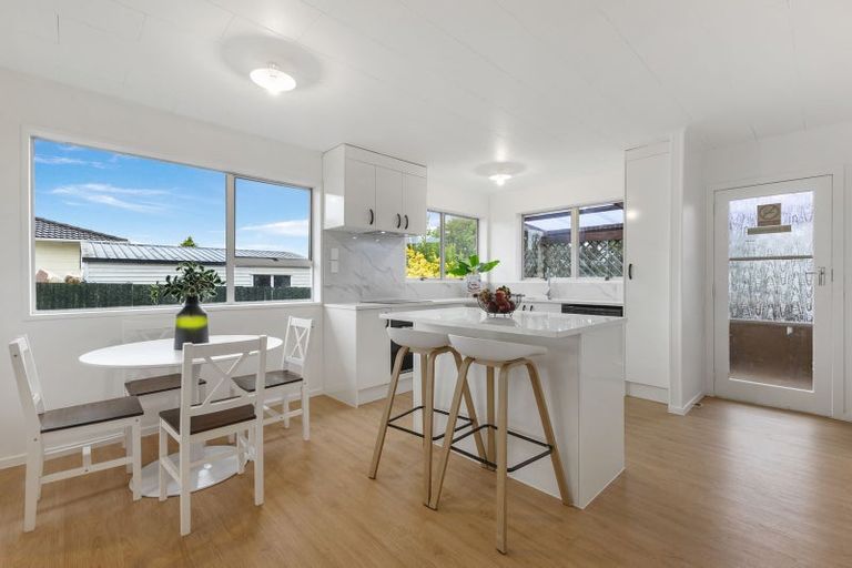 Photo of property in 92 Kayes Road, Pukekohe, 2120