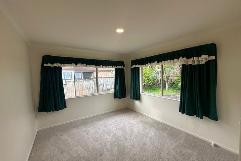 Photo of property in 26 Delmont Close, East Tamaki Heights, Auckland, 2016