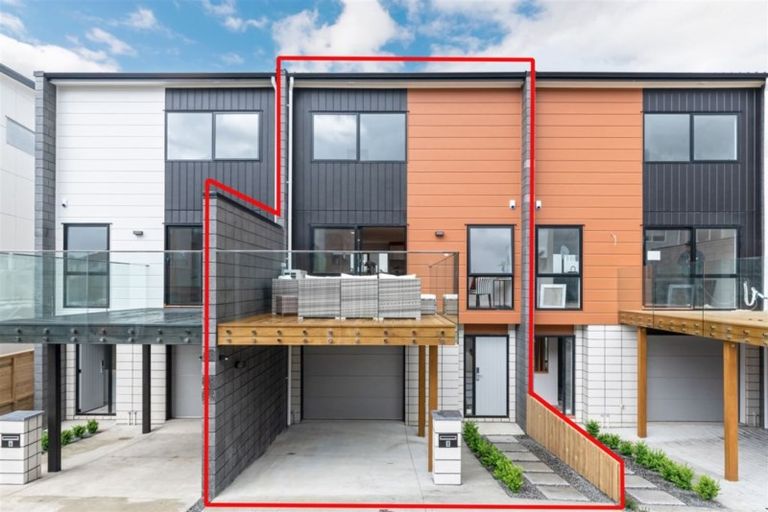 Photo of property in 8 Meritage Lane, Te Atatu South, Auckland, 0610