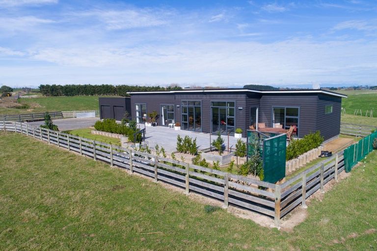 Photo of property in 567 Lethbridge Road, Halcombe, 4775