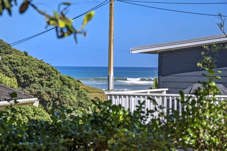 Photo of property in 53 Sea View Road, Baylys Beach, Dargaville, 0377